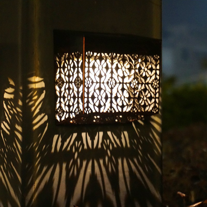 Solcellsdriven LED-vägglampa med snidade mönster för gångväg och trädgård
