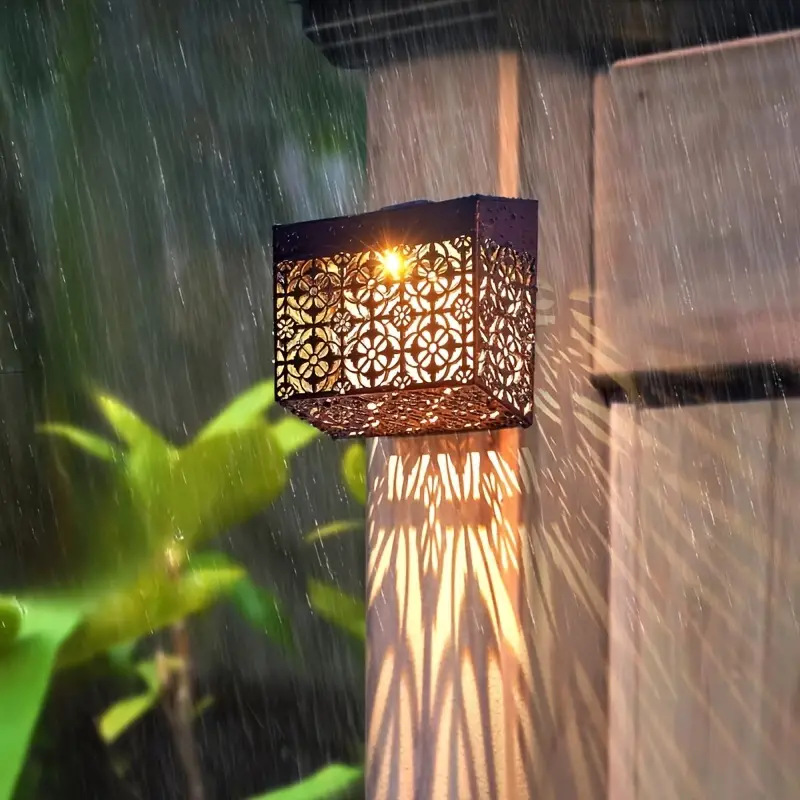 Solcellsdriven LED-vägglampa med snidade mönster för gångväg och trädgård