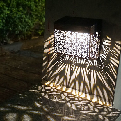 Solcellsdriven LED-vägglampa med snidade mönster för gångväg och trädgård