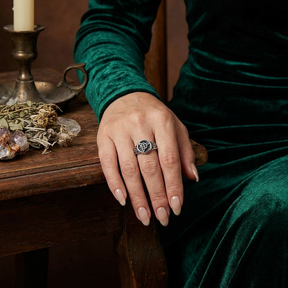 Vintage ring med keltisk trinitetsknut
