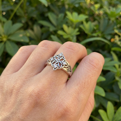 Vintage ring med keltisk trinitetsknut