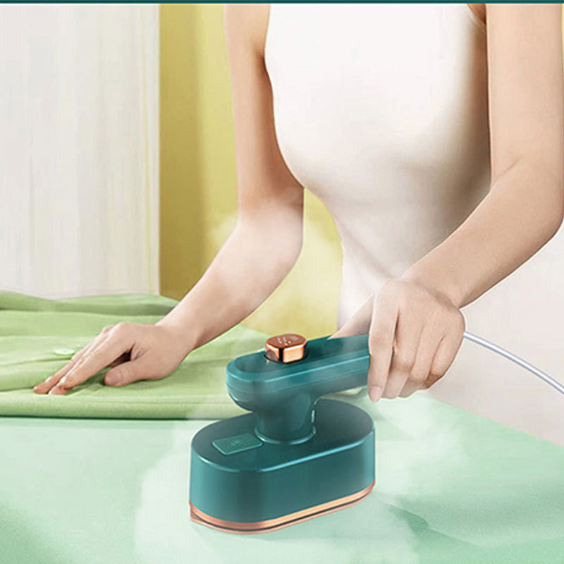 👕 50% RABATT! 💨 Bärbart Miniångstrykjärn – 90° Roterande, Titanplatta & Perfekt För Resor & Snabbstrykning 🧳