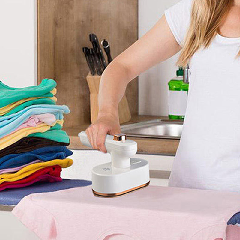 👕 50% RABATT! 💨 Bärbart Miniångstrykjärn – 90° Roterande, Titanplatta & Perfekt För Resor & Snabbstrykning 🧳