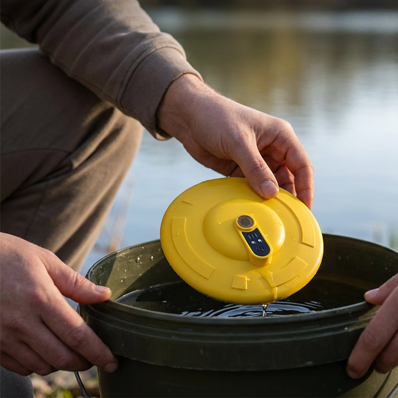 🐟50% RABATT!💨  Mobil luftpump för Ködereimer – svämmande, återladdbar, kraftfull och tyst, perfekt för fiskare på väg 🔋⚡  Håll köderna friska – utan kabel, utan stress.
