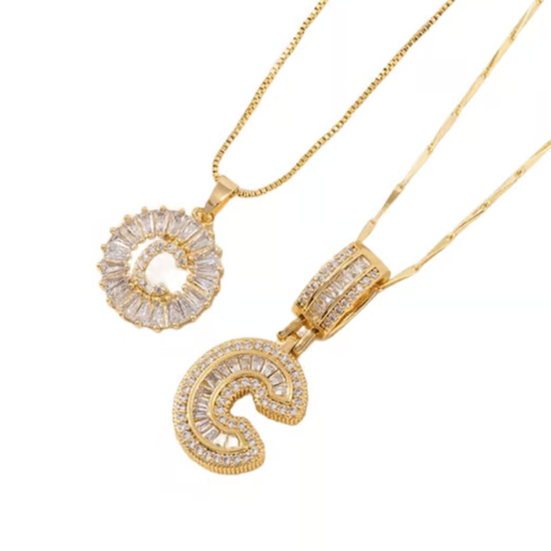 Halsband med Guld Bokstavshänge