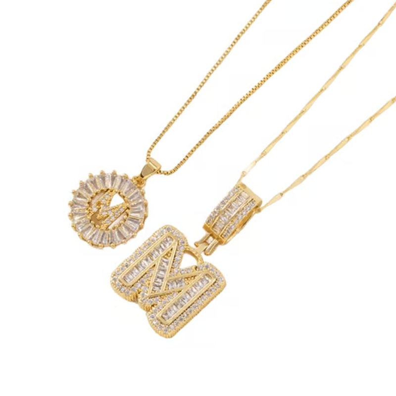 Halsband med Guld Bokstavshänge
