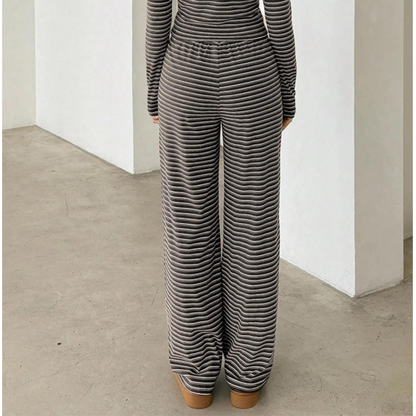 👚 60% RABATT! 💃 Damset med Randig Crop Top & Vida Byxor – Trendig Design, Bekväm Passform & Perfekt För En Stilren Sommarlook ☀️