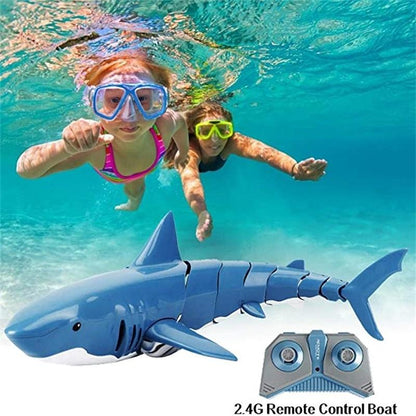 🦈 50% RABATT NU! 🥳 2.4G Fjärrstyrd Haj – Såld 50 000+ gånger! – Smidig simning, uppladdningsbar & hållbar – perfekt för pool eller badkar – kul vattenaction 🌊