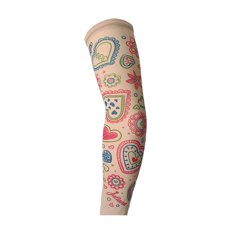 Realistiska tatueringsärmar som solskydd