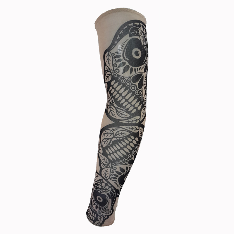 Realistiska tatueringsärmar som solskydd