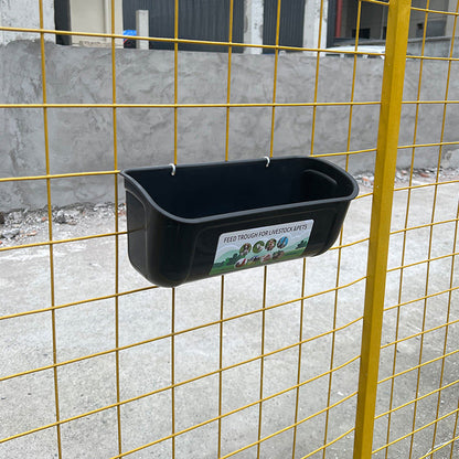 Hängande foderbehållare för getter, höns och boskap