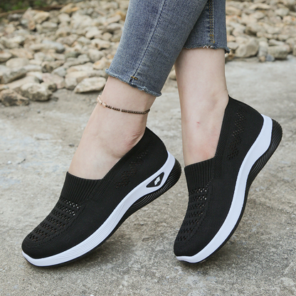 👟 50% RABATT NU! 🍃 Dam Andningsbara Mesh Slip-Ons – Halksäker Massage Sula & Ultralätt – Stötdämpande & Flexibel 💨