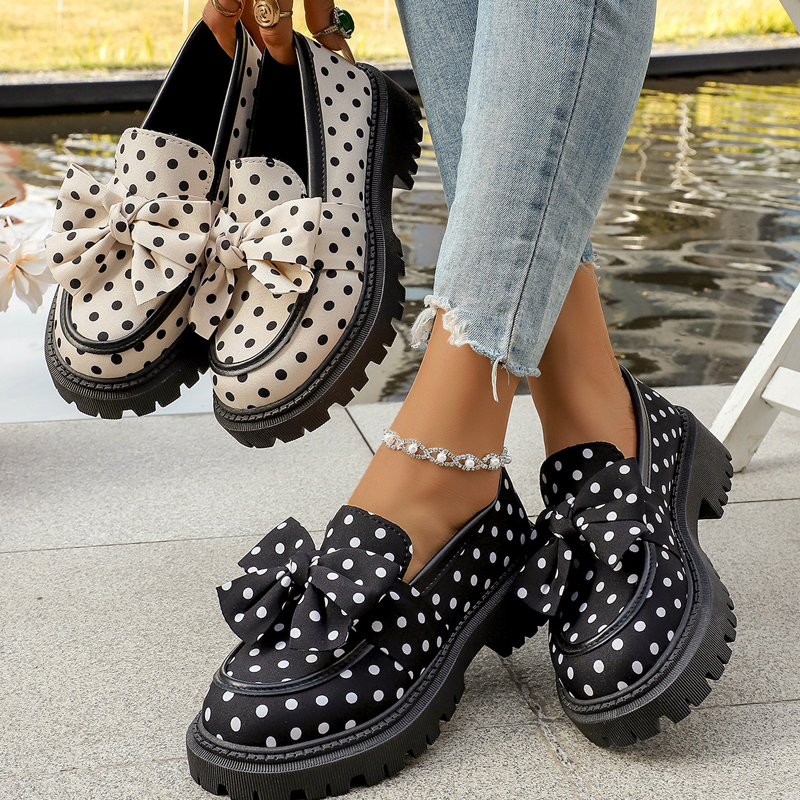👞 50% RABATT! ⏰ Damloafers med platt sula, prickigt mönster & rosett – Bekväma, söta & perfekta för vardag och kontor 🎀