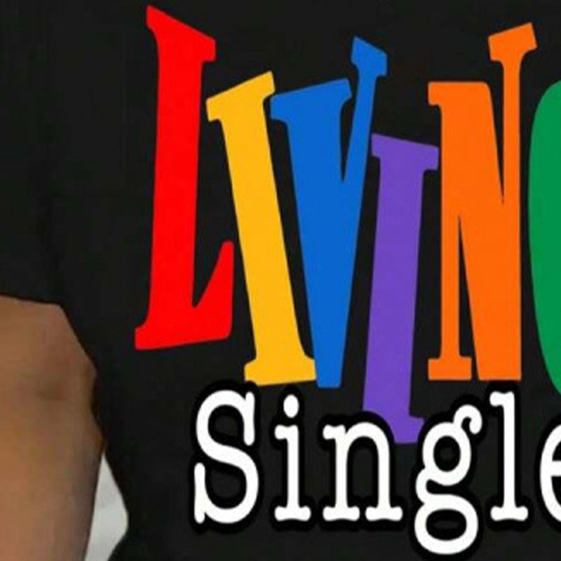 👕”Living Single”🌈Färgglad T-shirt med grafiskt tryck