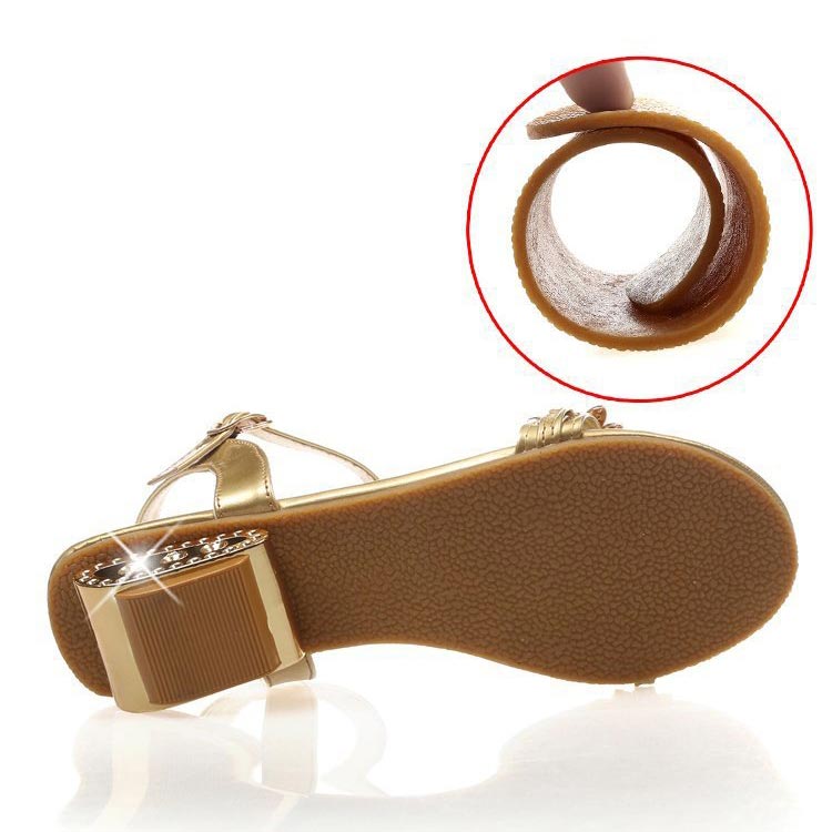 📢📢Sista dagen – 50 % rabatt!!⏰Snygga damsandaler – låg klack, strass och metalldekorationer 👡 För sommaren och vardagsbruk