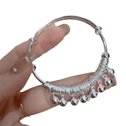 🔔 50% RABATT NU! ✨ Klocka Charm Armband – Justerbart, Silverfinish & Lättvikt – Skonsamt Ljud, Elegant Look 💍