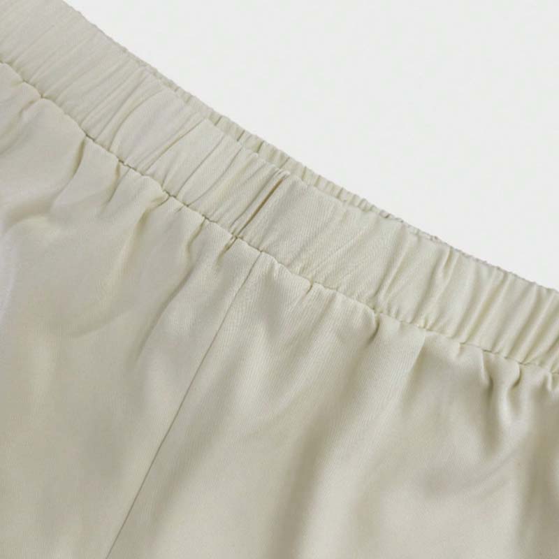 Elegant väst & shorts-set med fyrkantig ringning 🌿 Ren design, luftig passform – somrig elegans från morgon till kväll ✨