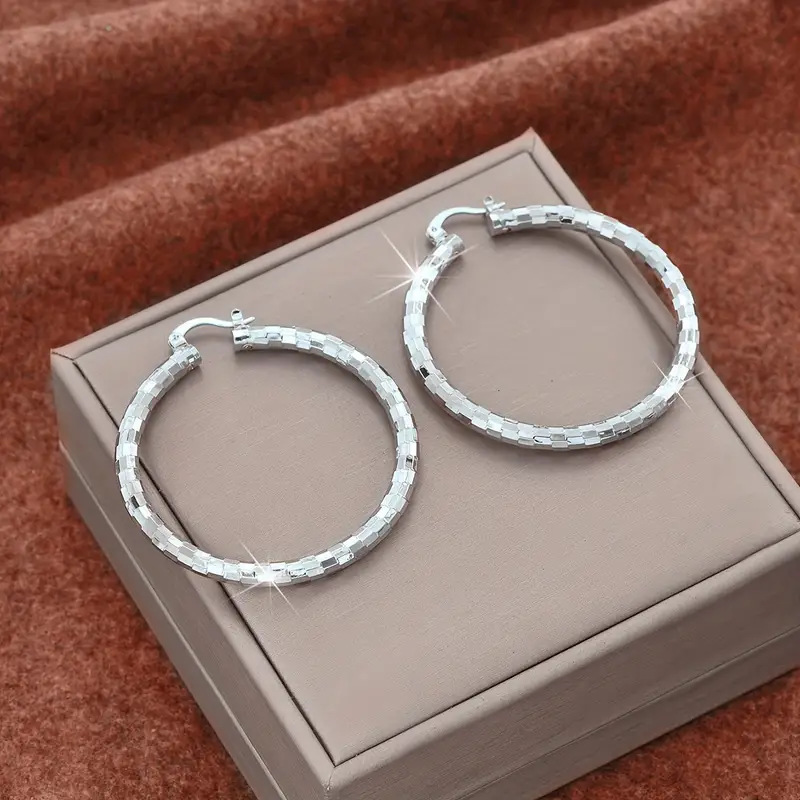 💫 50% RABATT NU! 💥 Minimalistiska Texturerade Ringar för Kvinnor – Diamantskuren & snäppstängning – Vardaglig glans, perfekt för casual eller festliga looks ✨