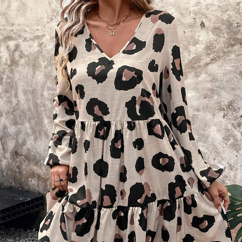 👗 Klassisk V-ringad leopardklänning