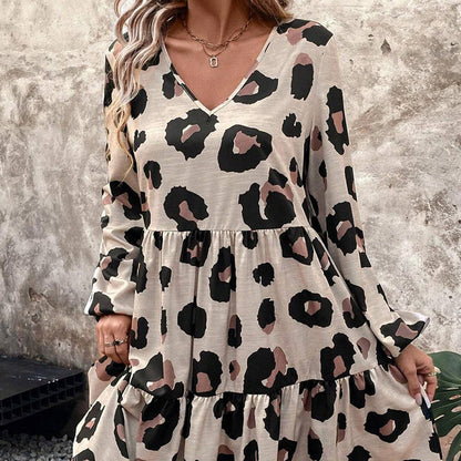 👗 Klassisk V-ringad leopardklänning