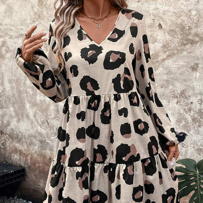 👗 Klassisk V-ringad leopardklänning