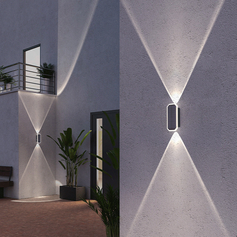 ☀️ 50% RABATT NU! 💡 Up & Down Solcellsvägglampa – Dubbelriktad, Vattentät & Trådlös – Perfekt för Trädgården 🌿