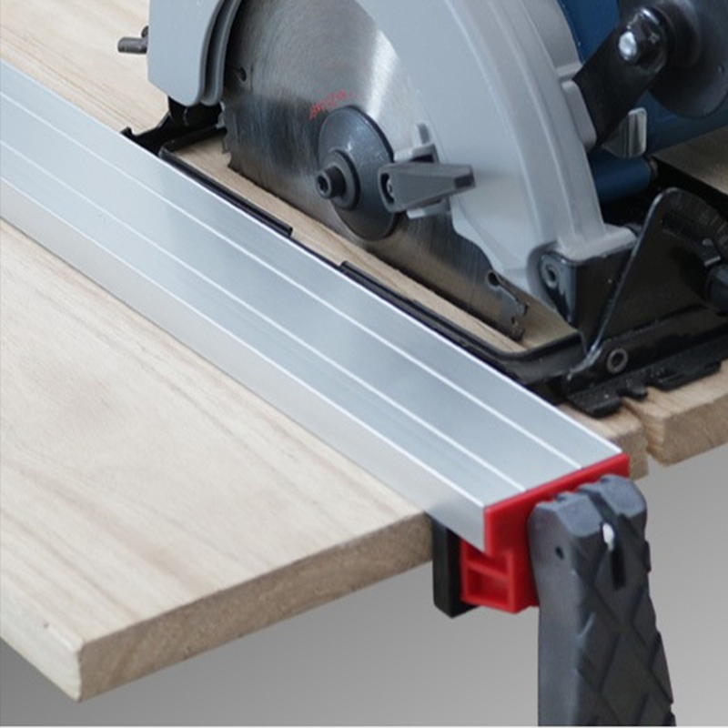 📏 BLIXTREA: 50% RABATT! Rakskeneguide-klämma i aluminium – 120 kg klämkraft, 690 mm & kompatibel med cirkelsåg/fräs för exakta snitt ⚙️✨