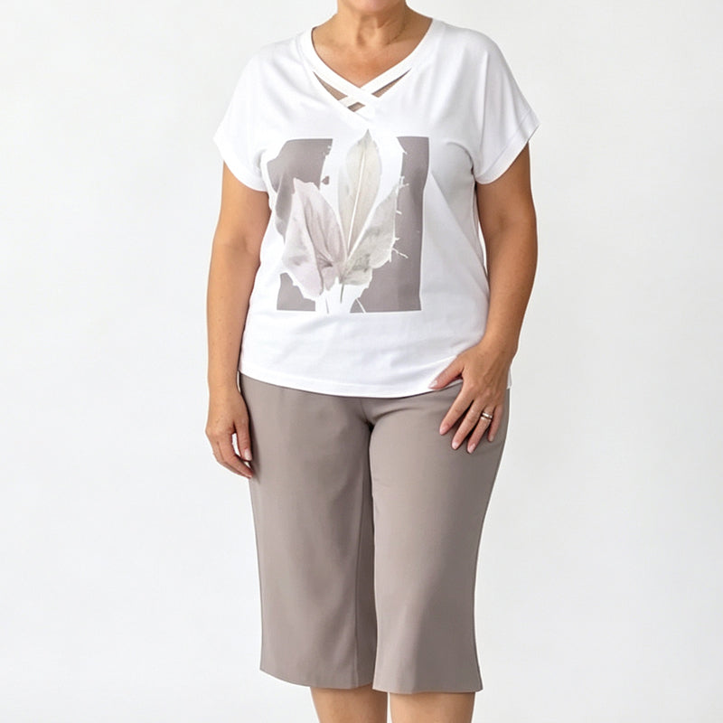 👗 50% RABATT NU! 🌿 Casual Tvådelat Set för Dam – V-ringad T-shirt & Croppad Byxa – Avslappnad Passform & Premium Hudvänligt Tyg – Perfekt för Vardag & Semester ☀️