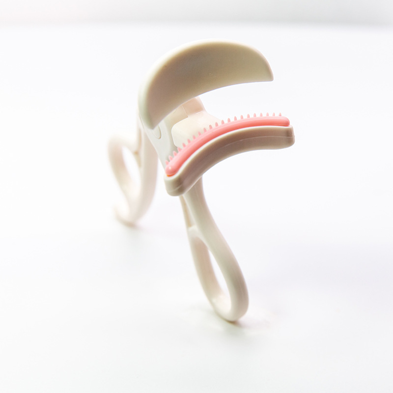 👁️ 50% RABATT! ✨ Vidvinklad ögonfransböjare med kam – Omedelbart fransböj, inbyggd separeringskam & skonsam kuddplatta – Ergonomiskt handtag för exakt, klumpfri böjning på sekunder 💫