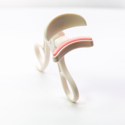 👁️ 50% RABATT! ✨ Vidvinklad ögonfransböjare med kam – Omedelbart fransböj, inbyggd separeringskam & skonsam kuddplatta – Ergonomiskt handtag för exakt, klumpfri böjning på sekunder 💫