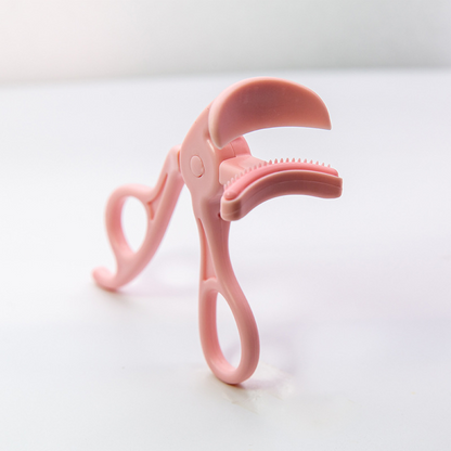 👁️ 50% RABATT! ✨ Vidvinklad ögonfransböjare med kam – Omedelbart fransböj, inbyggd separeringskam & skonsam kuddplatta – Ergonomiskt handtag för exakt, klumpfri böjning på sekunder 💫