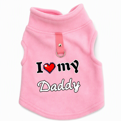 📢📢50 % RABATT !! ⏰ Varm husdjurströja med koppelring – “Love Dad & Mum”-design, håll din hund varm och stilig på vinterpromenader ❄️