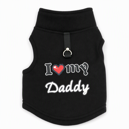📢📢50 % RABATT !! ⏰ Varm husdjurströja med koppelring – “Love Dad & Mum”-design, håll din hund varm och stilig på vinterpromenader ❄️