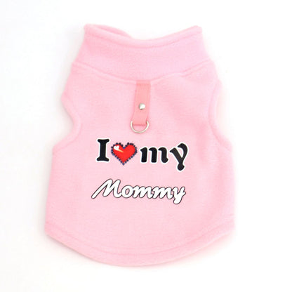 📢📢50 % RABATT !! ⏰ Varm husdjurströja med koppelring – “Love Dad & Mum”-design, håll din hund varm och stilig på vinterpromenader ❄️