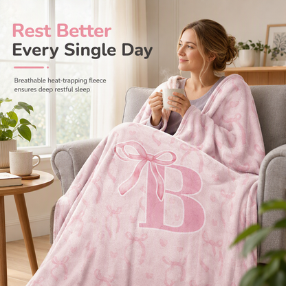 🎀 50% RABATT! ✨ Tjock Dubbelsidig Flanellpläd med Söt Rosett & Bokstavsmönster – Ultramjuk & Varm Filt 🩷